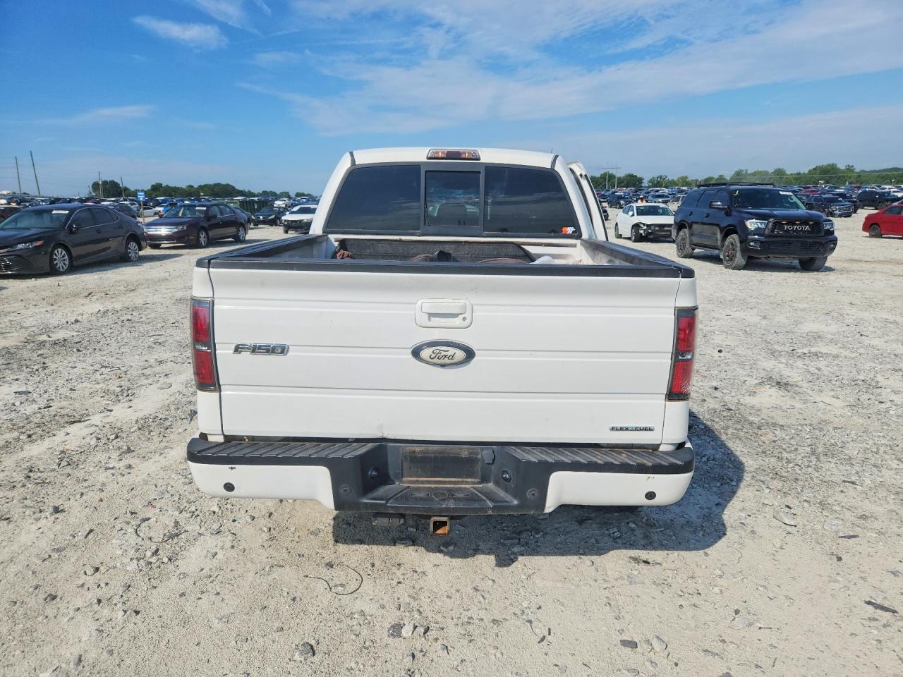 2014 Ford F150 - Фото 6