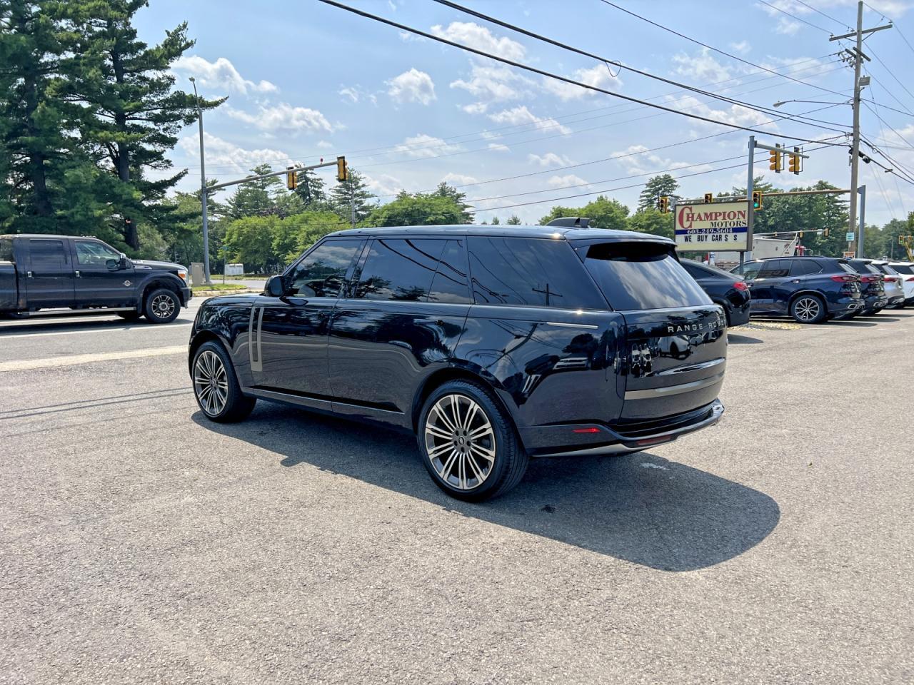 2023 Land Rover Range Rover Se - Image 3