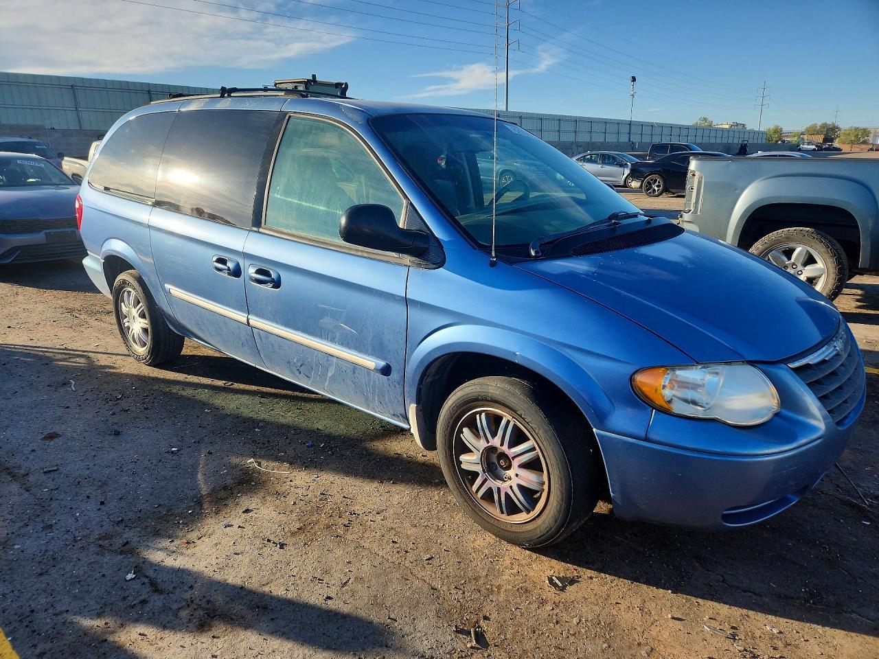 2007 Chrysler Town & Country Touring - Image 4