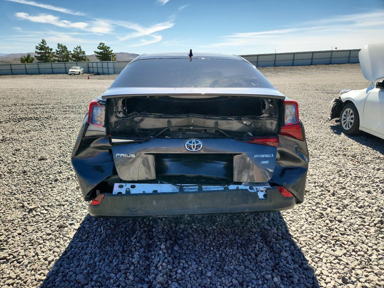 2019 Toyota Prius L Eco - Image 6