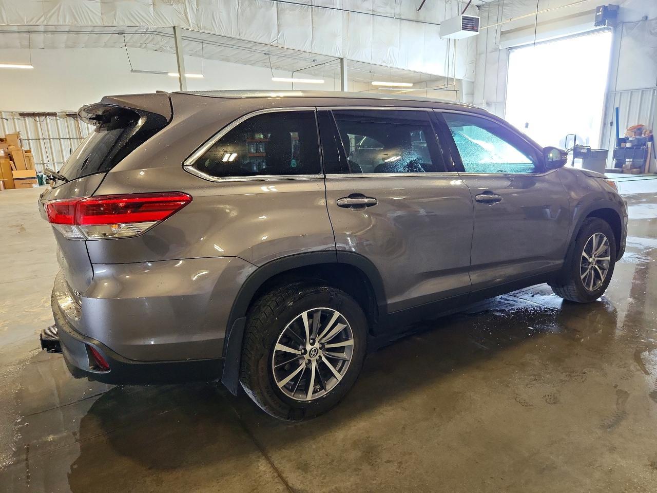 2019 Toyota Highlander Xle - Фото 3