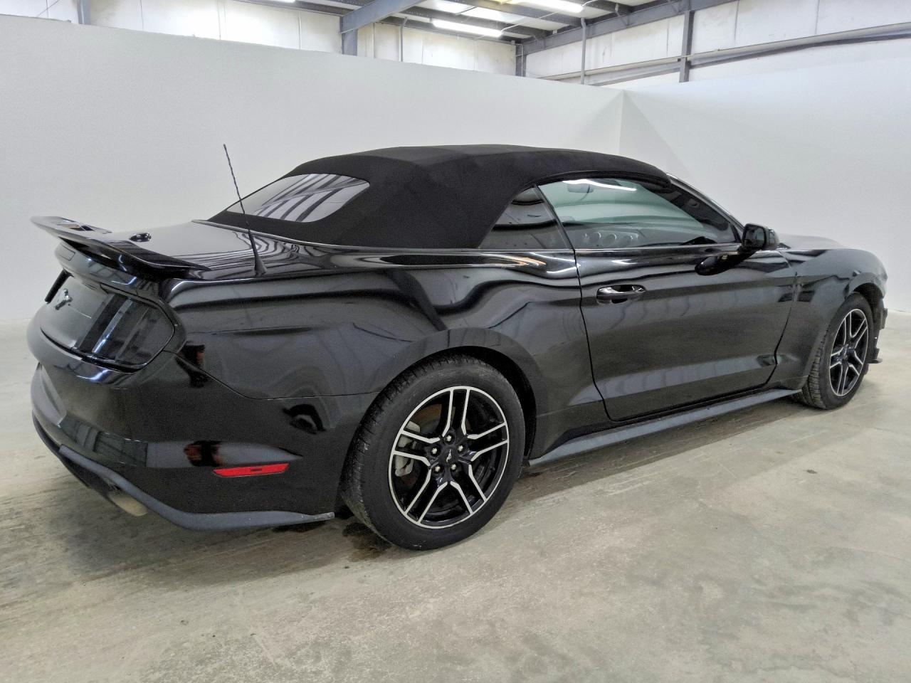 2022 Ford Mustang - Фото 3