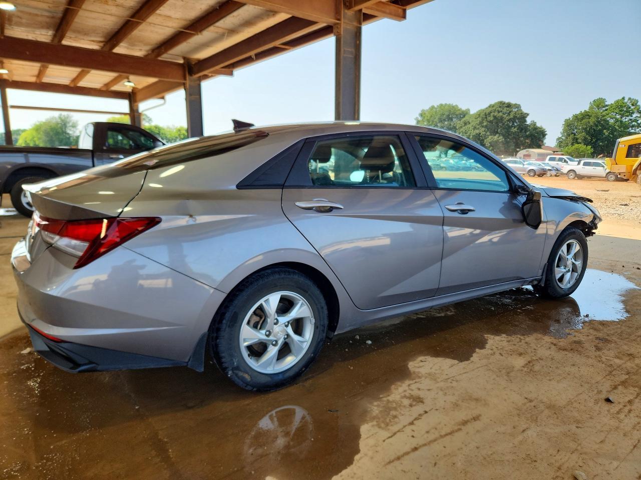 2022 Hyundai Elantra Se - Image 3