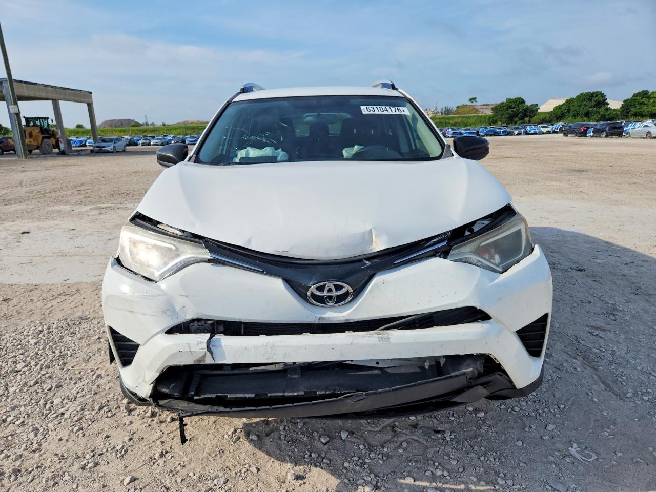 2016 Toyota Rav4 Le - Image 5