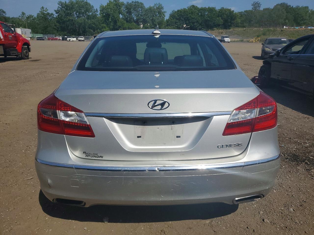 2013 Hyundai Genesis - Image 6