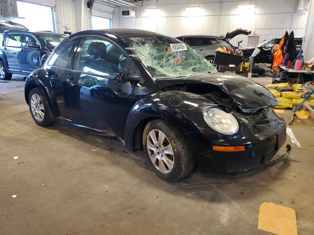 2010 Volkswagen New Beetle - Фото 4