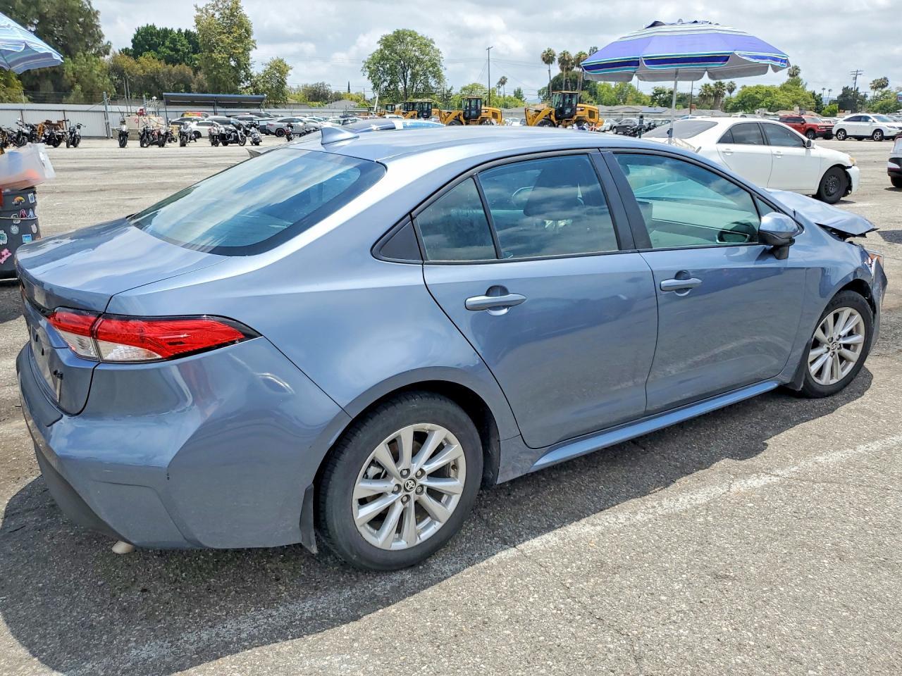 2025 Toyota Corolla Le - Фото 3