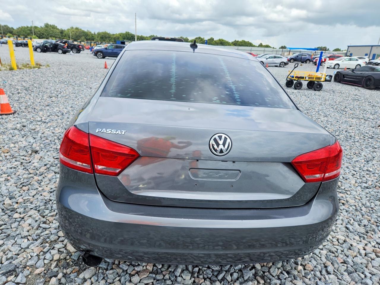 2015 Volkswagen Passat S - Image 6