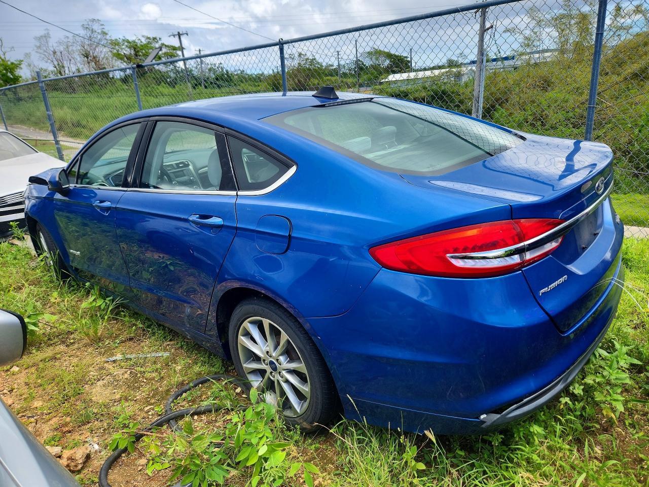 2017 Ford Fusion S Hybrid - Фото 2