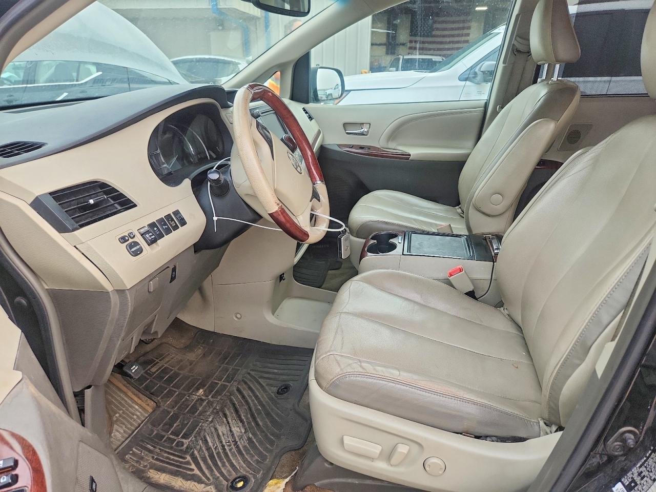 2014 Toyota Sienna Limited 7-Passenger - Image 7
