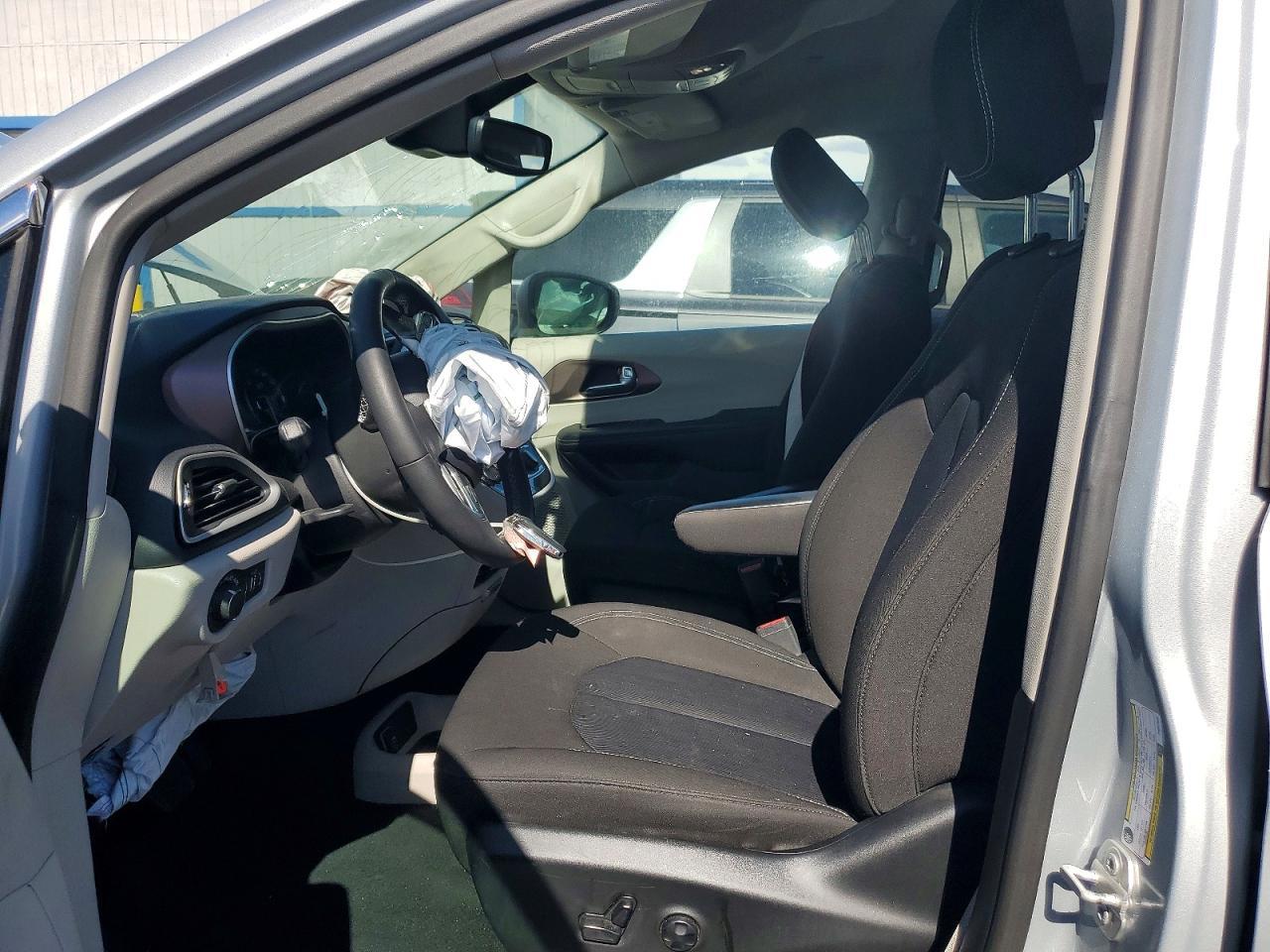 2023 Chrysler Voyager Lx - Фото 7