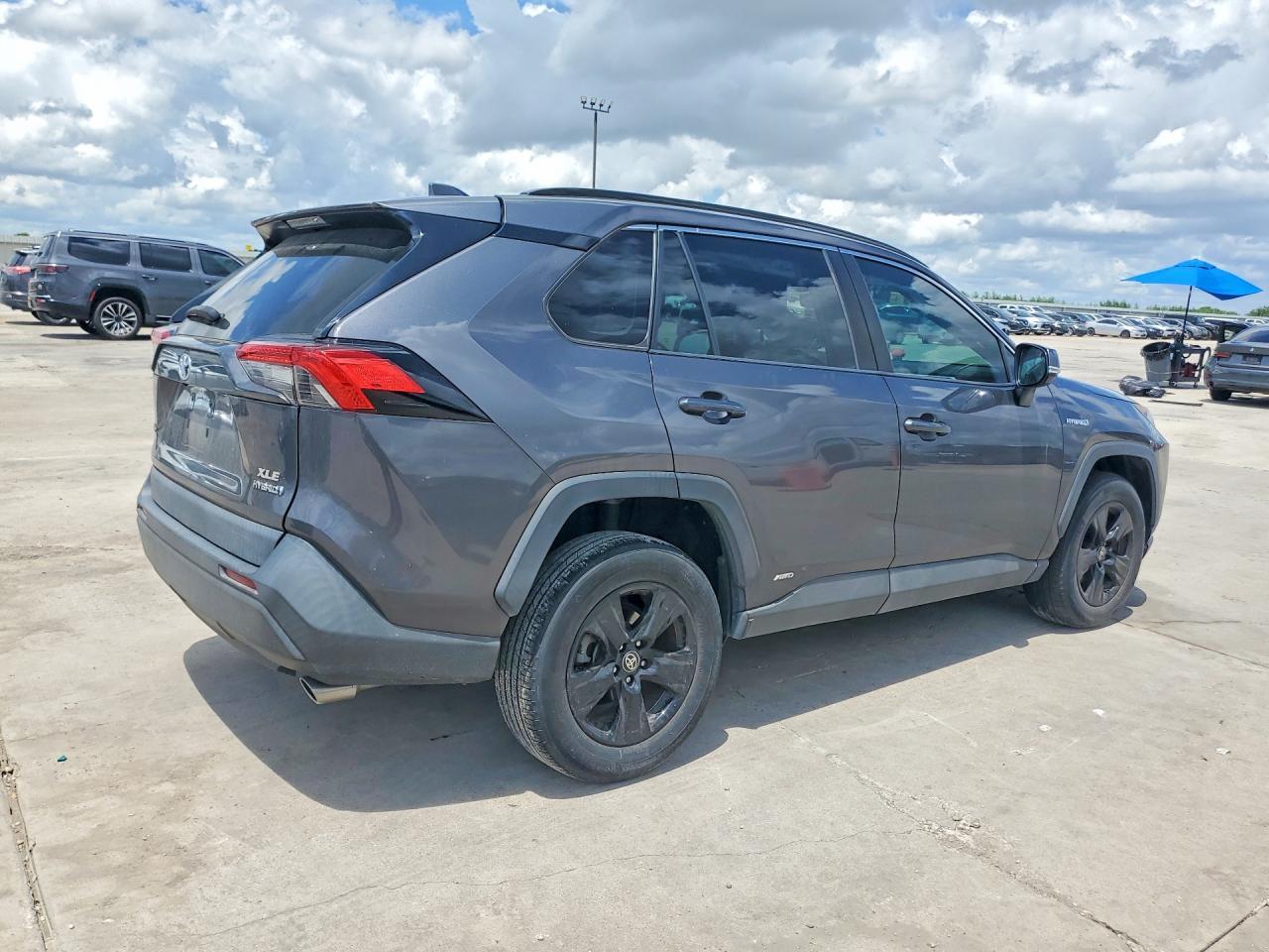 2021 Toyota Rav4 Hybrid Xle - Image 3
