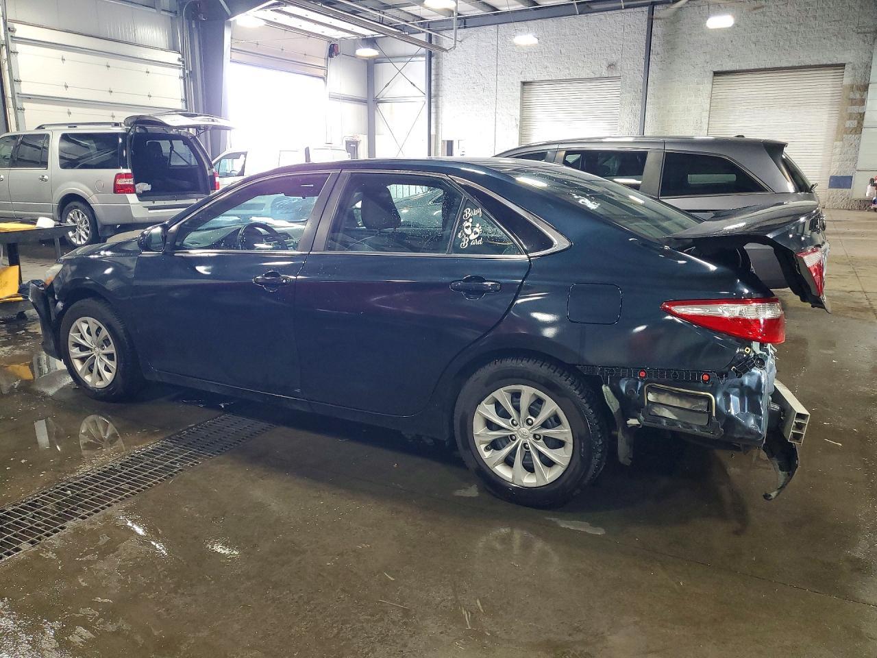 2016 Toyota Camry Le - Фото 2