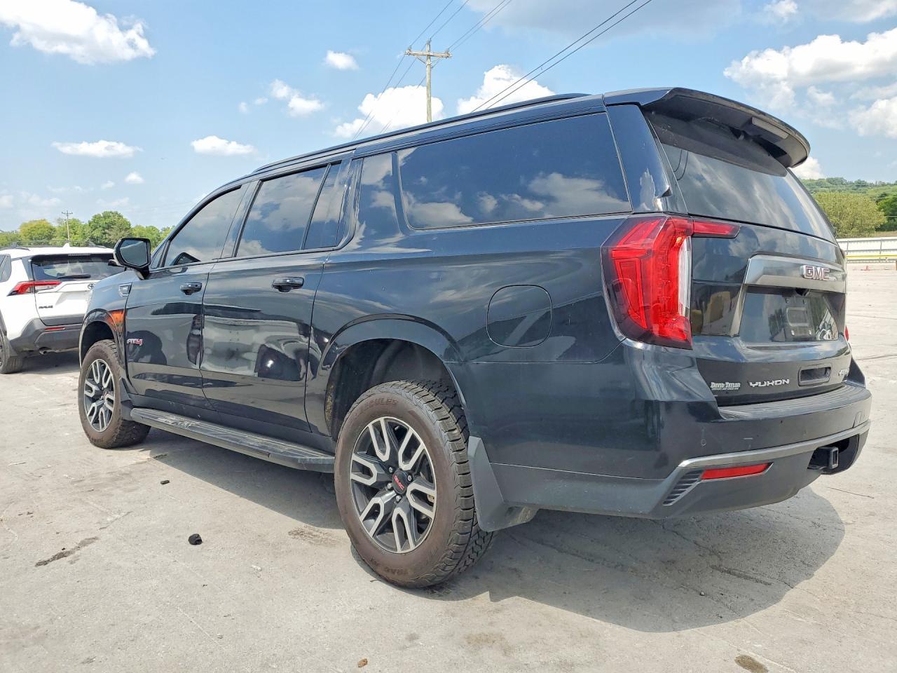 2021 GMC Yukon Xl K1500 At4 - Image 2