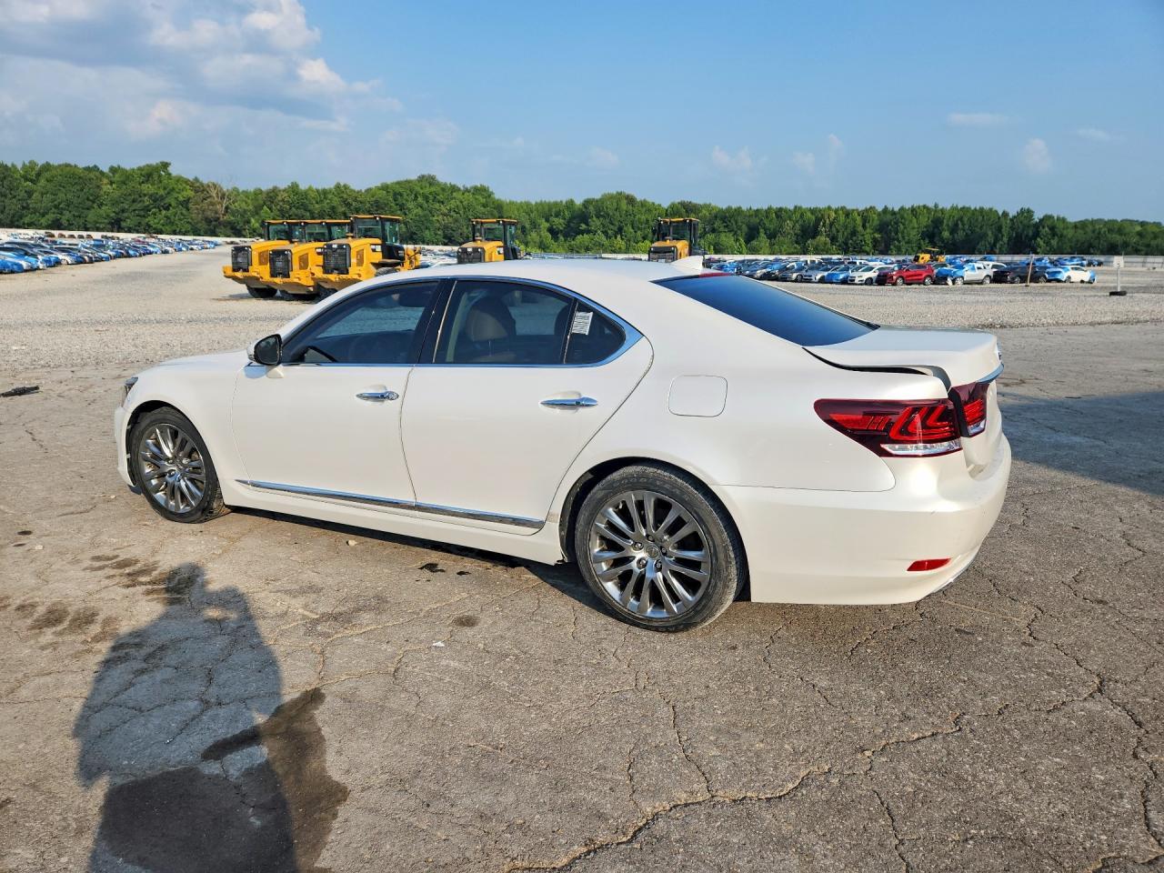 2016 Lexus Ls 460 - Image 2