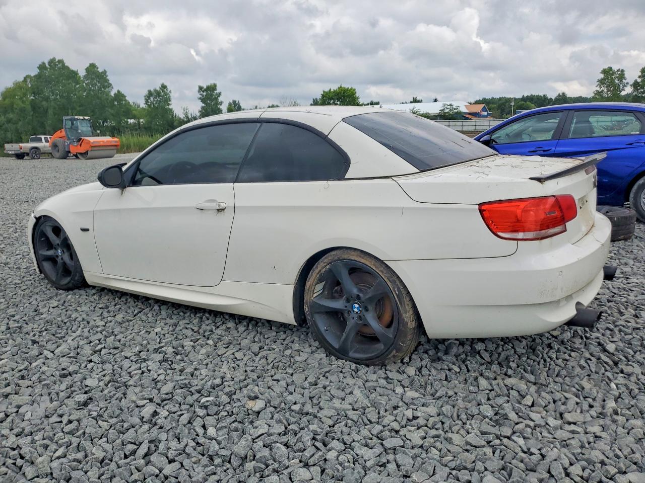2010 BMW 335 I - Image 2