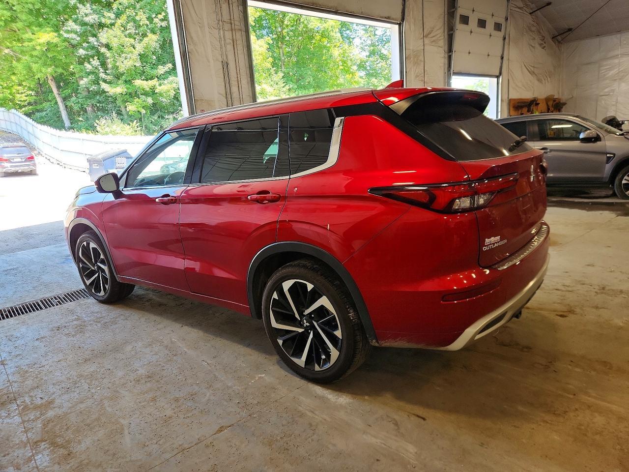 2023 Mitsubishi Outlander Sel - Image 2