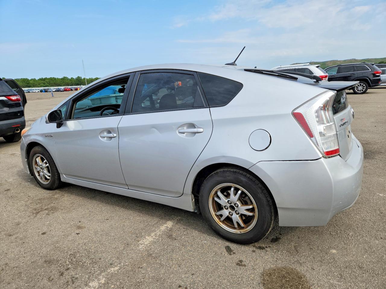 2011 Toyota Prius Two - Фото 2