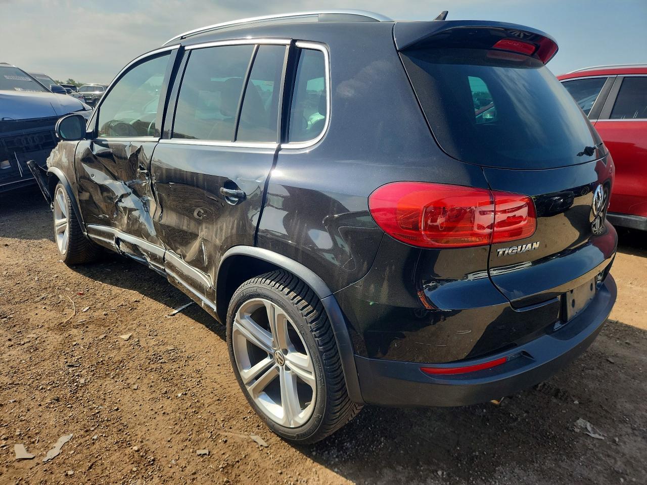 2014 Volkswagen Tiguan S - Фото 2