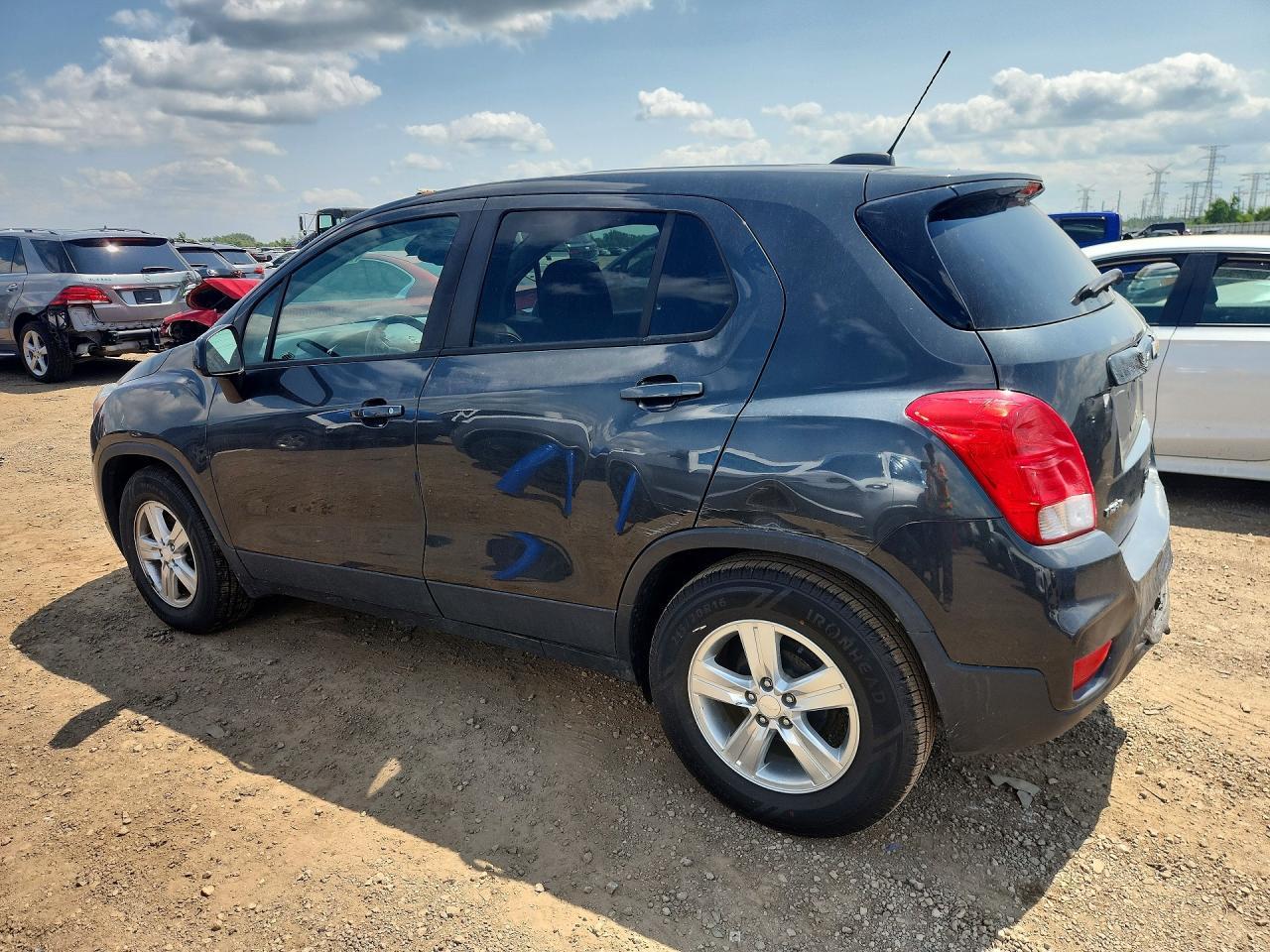 2019 Chevrolet Trax Ls - Image 2