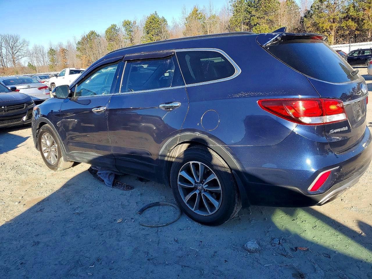 2017 Hyundai Santa Fe Se - Фото 2