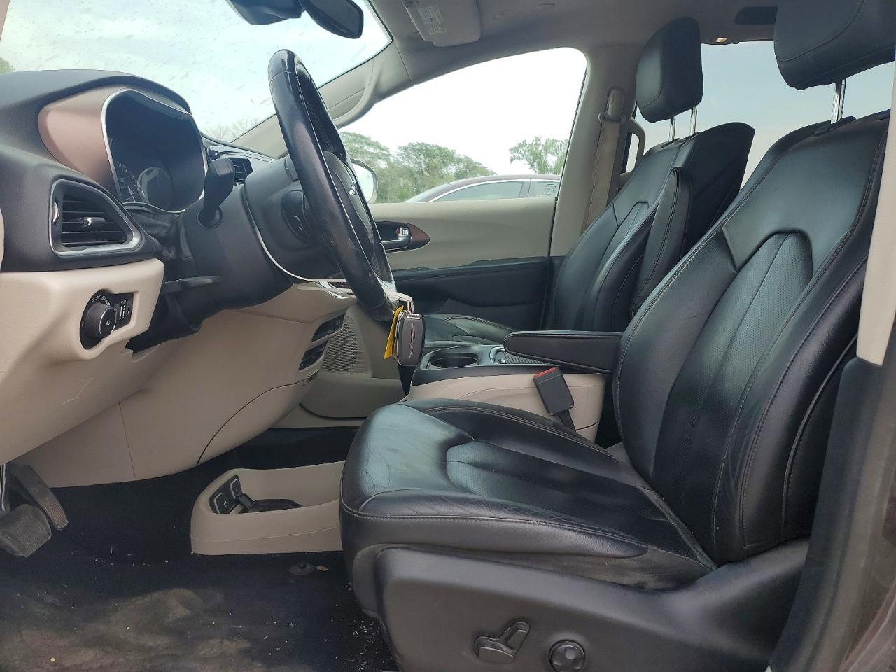 2018 Chrysler Pacifica Touring L Plus - Image 7