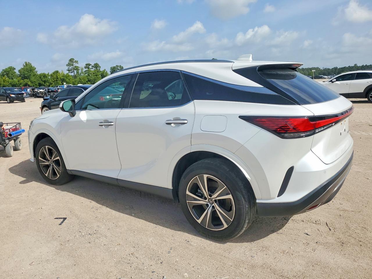 2023 Lexus Rx 350 Premium - Image 2