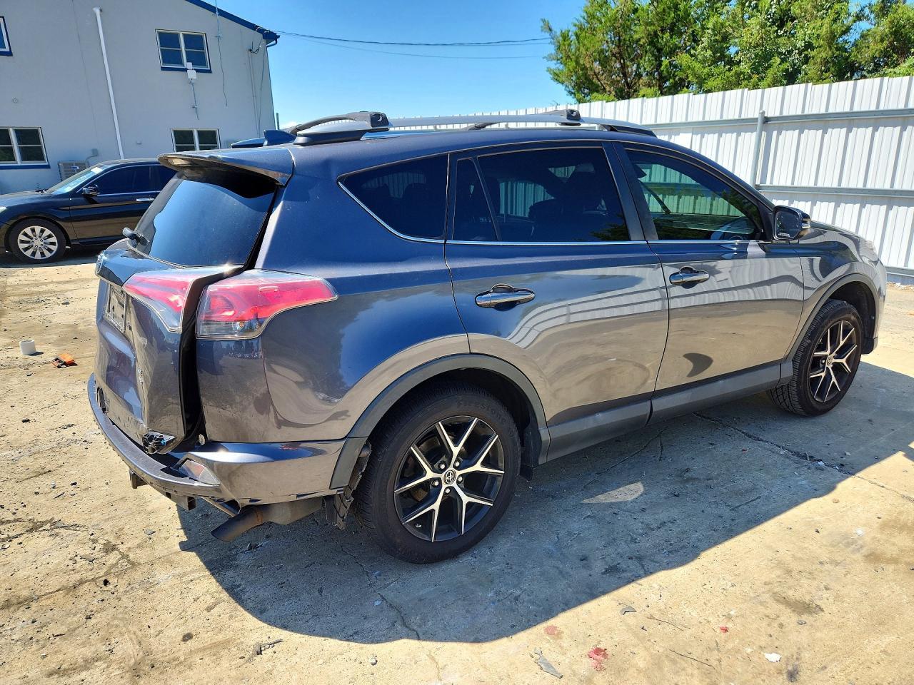 2017 Toyota Rav4 Se - Фото 3