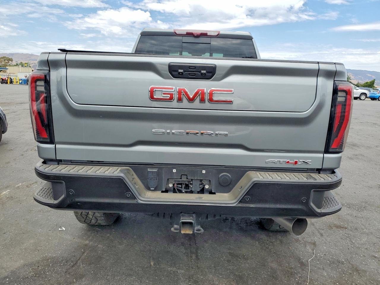 2025 GMC Sierra K2500 At4X - Фото 6