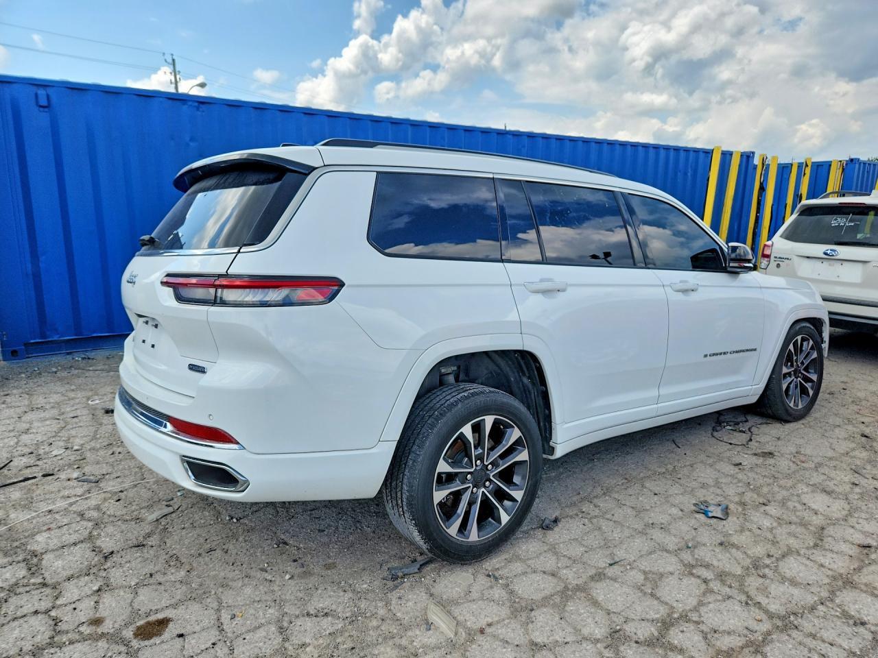 2023 Jeep Grand Cherokee L Overland - Image 3