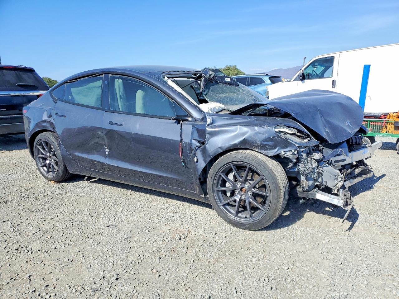 2022 Tesla Model 3 - Фото 4