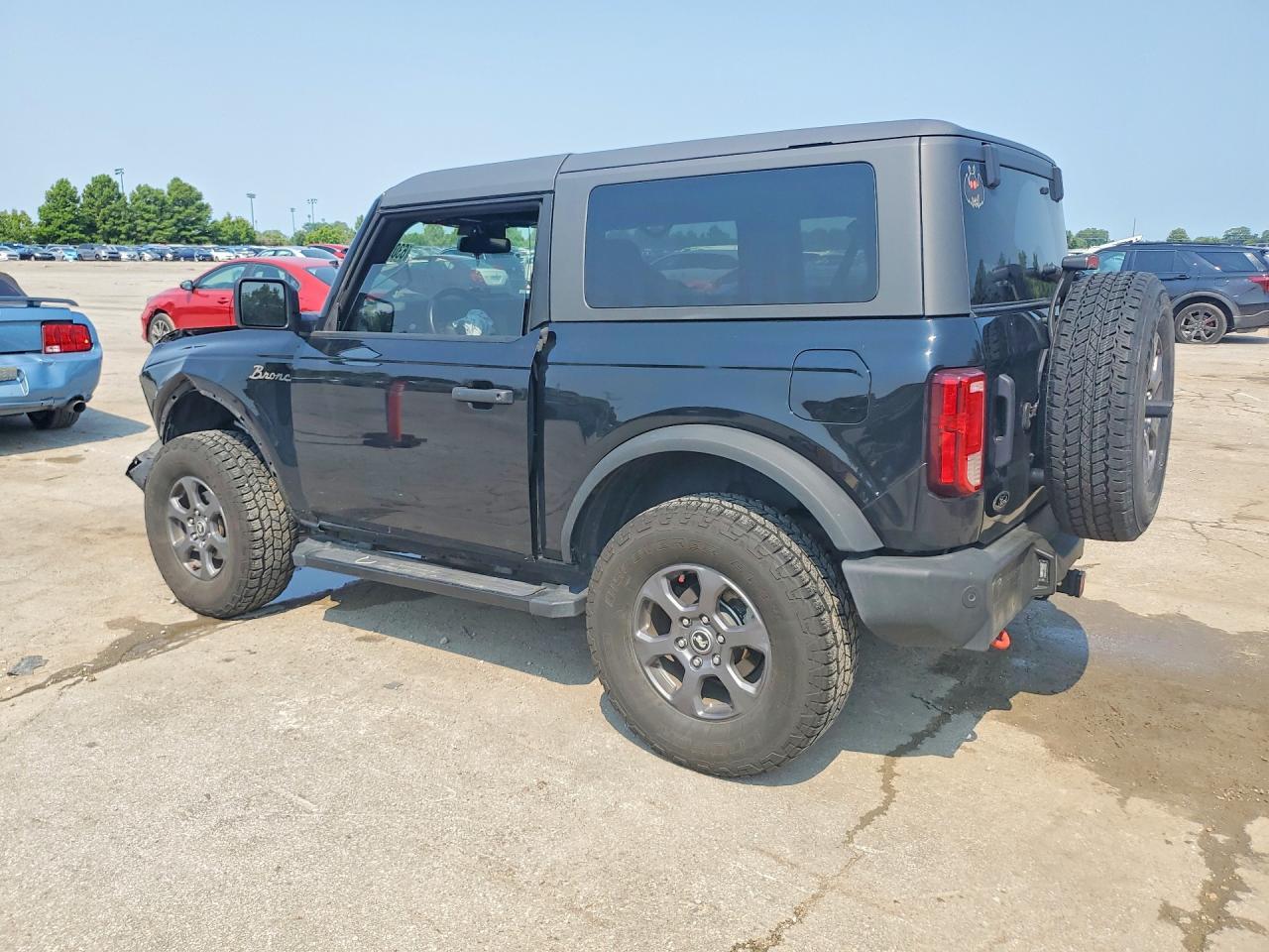 2023 Ford Bronco Base - Image 2