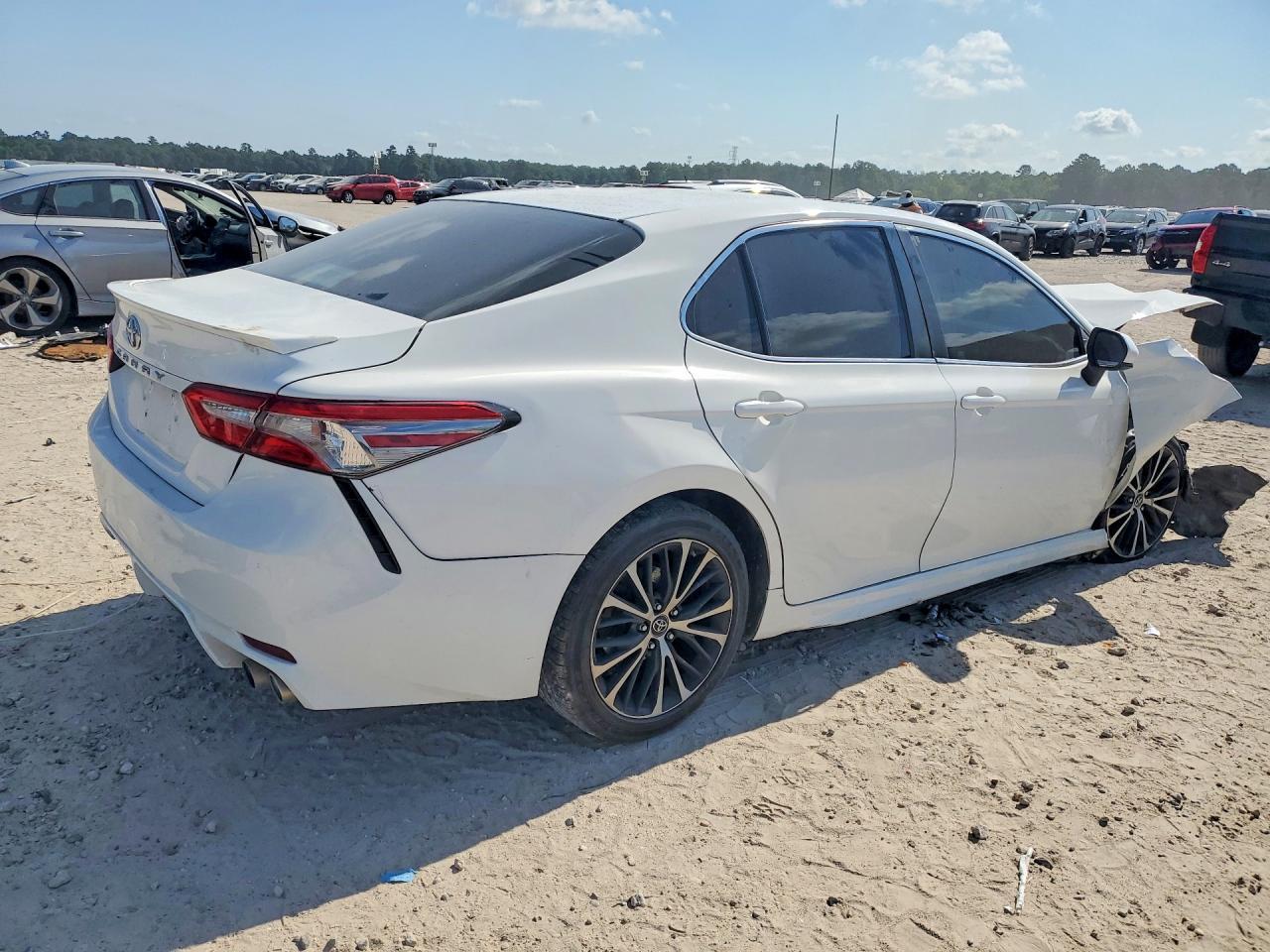 2018 Toyota Camry L Automatic - Фото 3