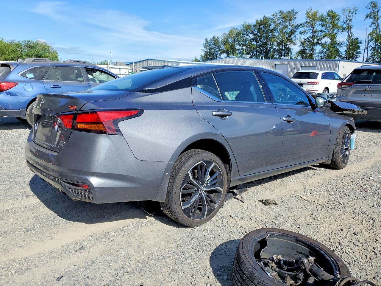 2025 Nissan Altima Sr - Фото 3