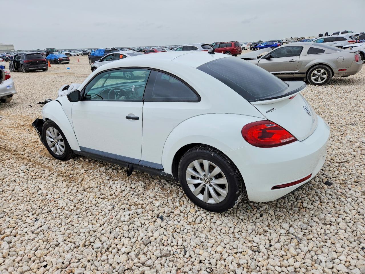 2017 Volkswagen Beetle 1.8T - Image 2