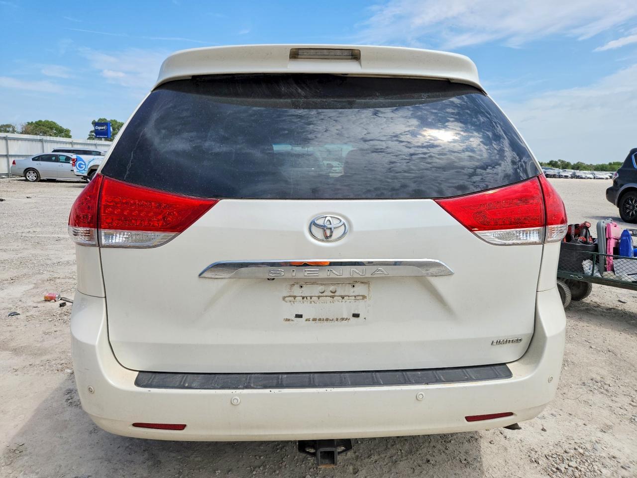 2011 Toyota Sienna Limited 7-Passenger - Image 6