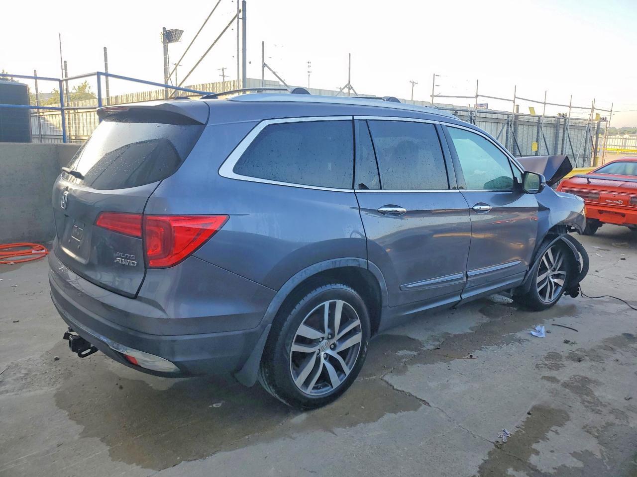 2017 Honda Pilot Elite - Фото 3