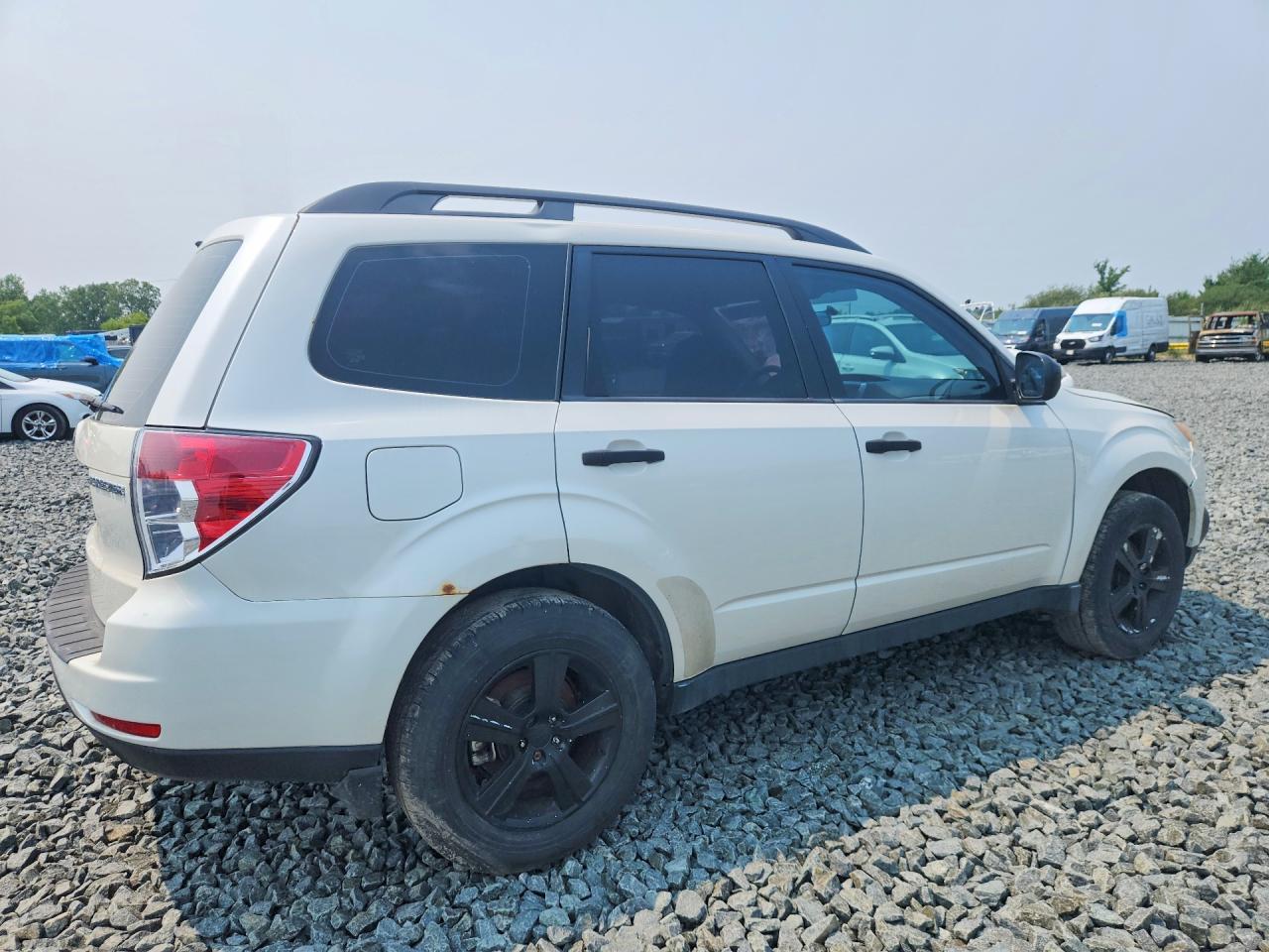 2011 Subaru Forester 2.5X - Фото 3