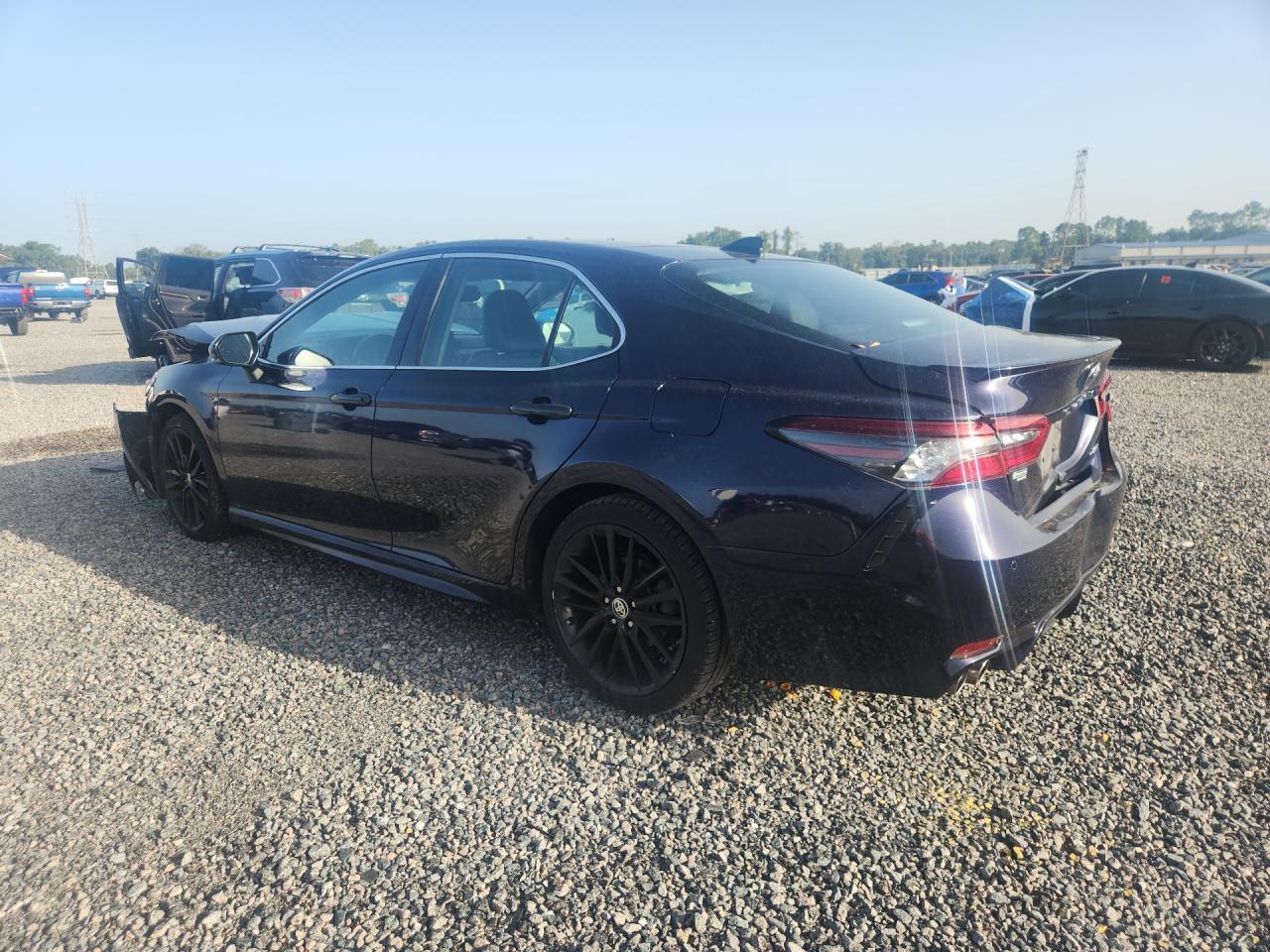 2022 Toyota Camry Xse - Фото 2
