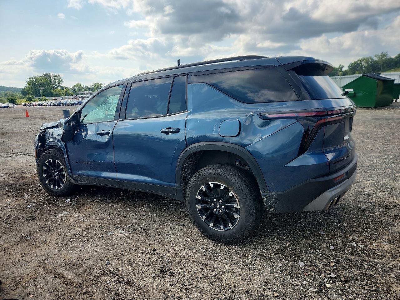 2024 Chevrolet Traverse Lt Z71 - Image 2