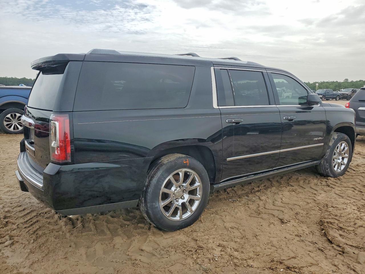 2017 GMC Yukon Xl Denali - Фото 3
