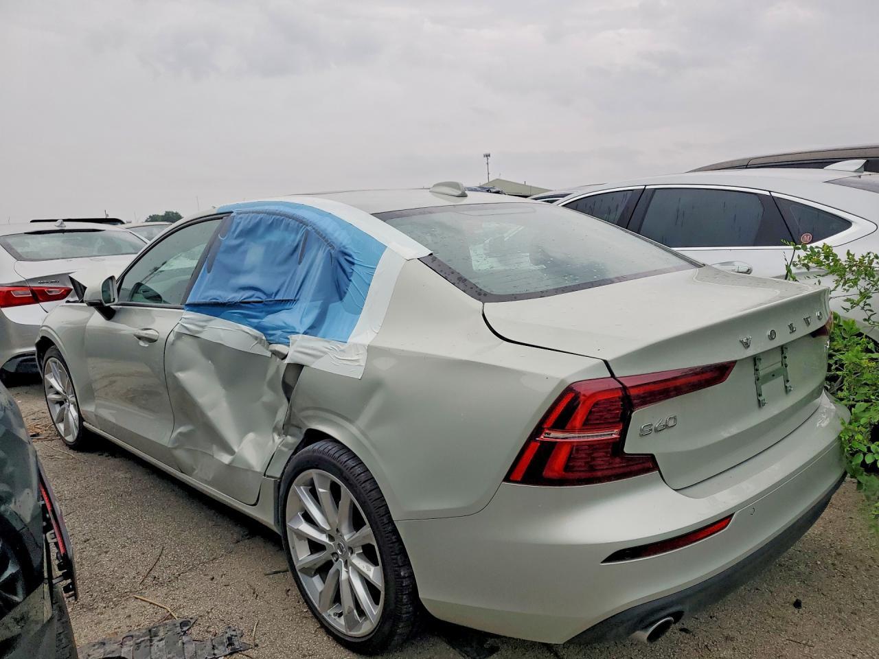 2021 Volvo S60 T6 Momentum - Image 2