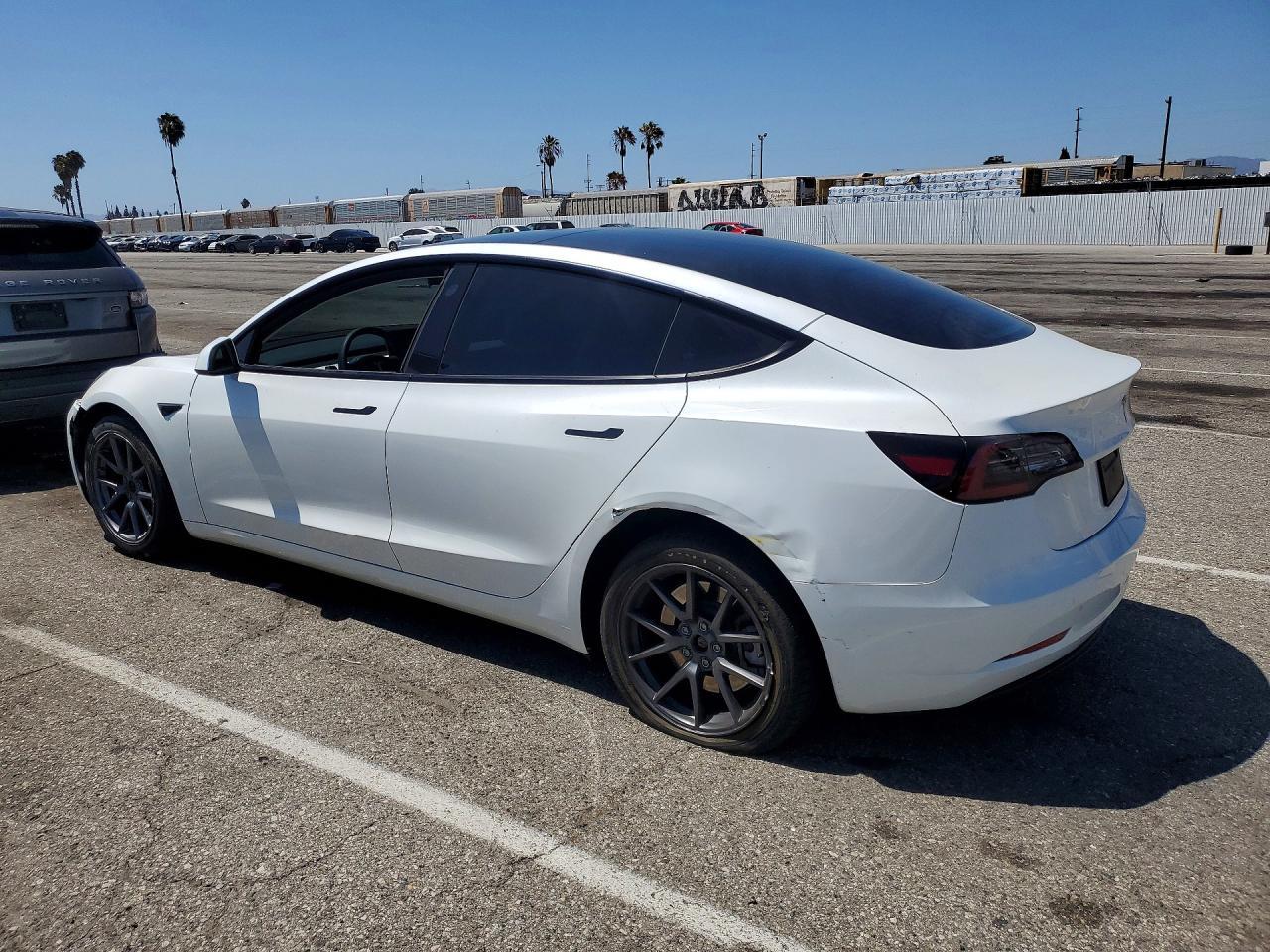 2023 Tesla Model 3 - Фото 2