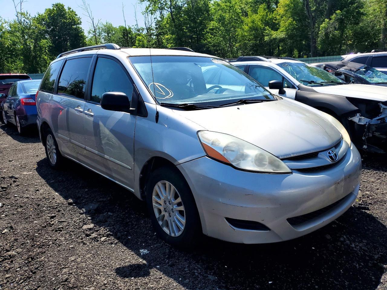 2010 Toyota Sienna Le - Фото 4