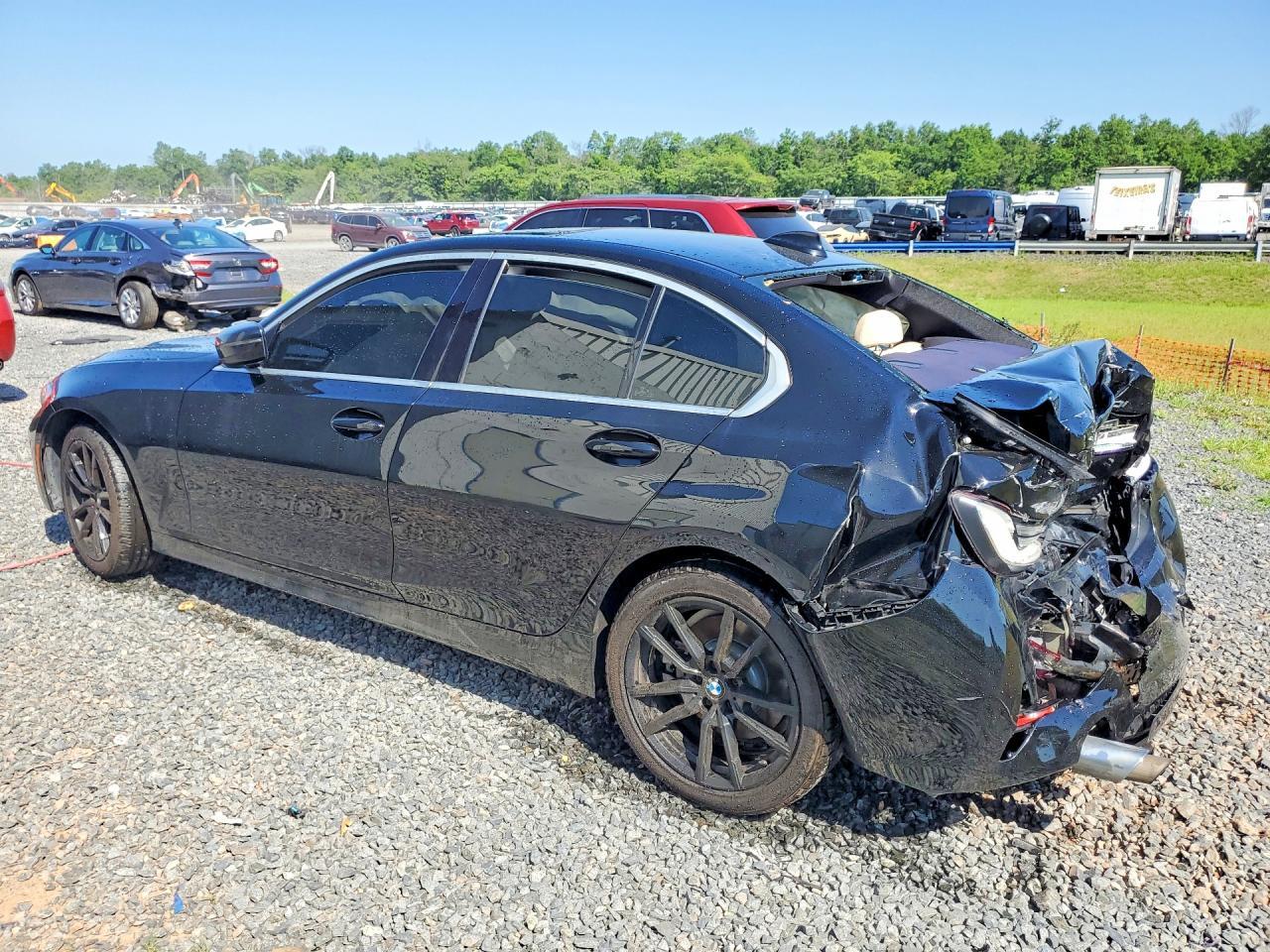 2019 BMW 330Xi - Фото 2