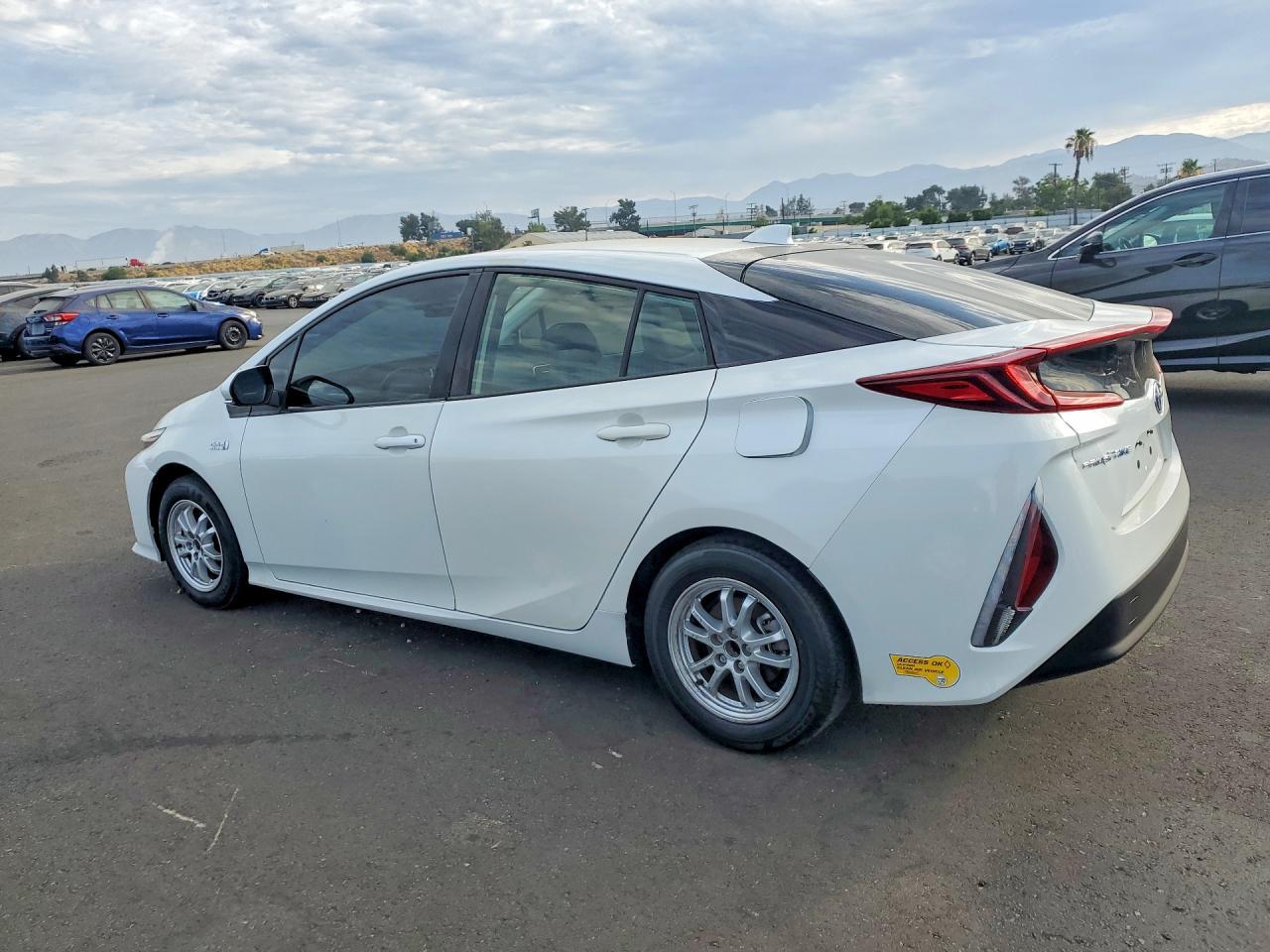 2022 Toyota Prius Prime Xle - Image 2