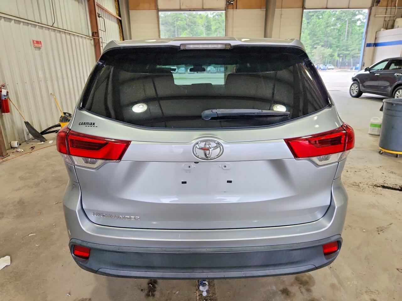 2019 Toyota Highlander Le - Image 6