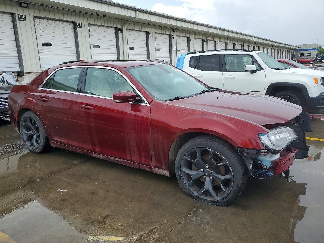 2018 Chrysler 300 Touring - Image 4