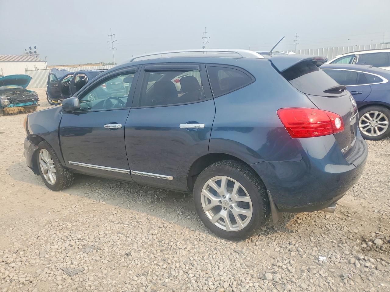 2013 Nissan Rogue S - Фото 2