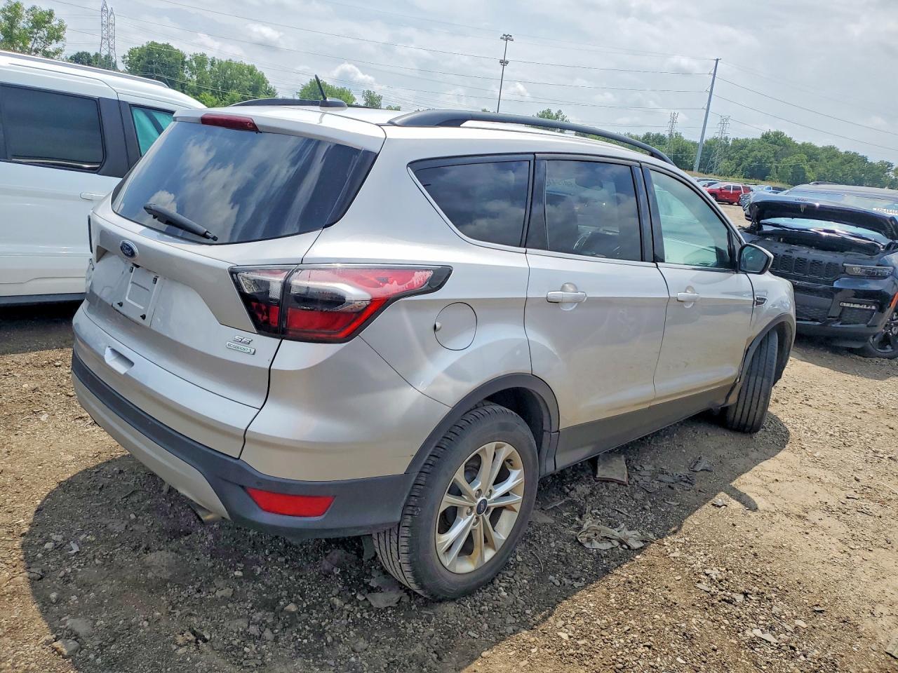 2017 Ford Escape Se - Фото 3